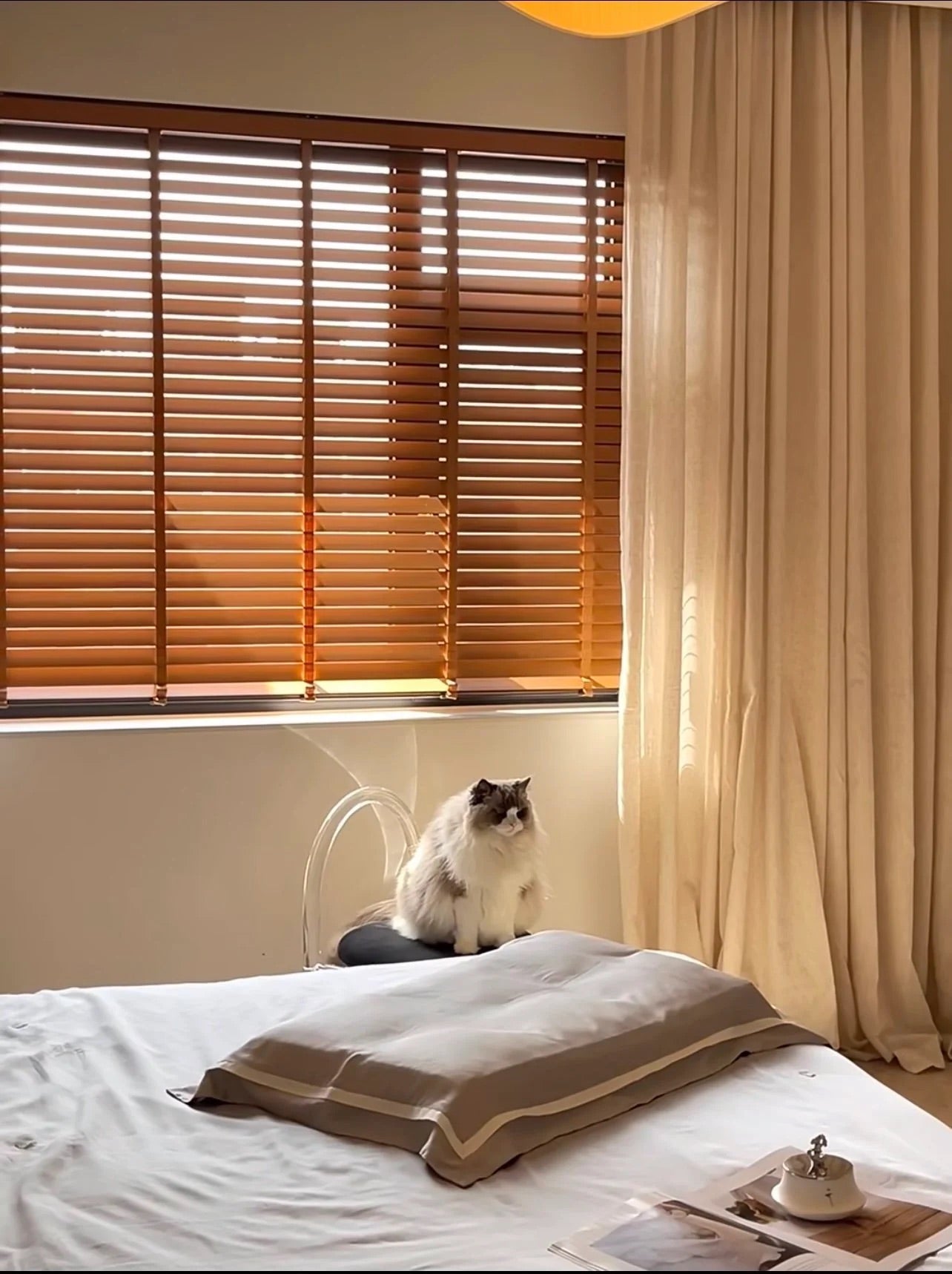 B&M Faux Wood Blinds - Sleek Style, Moisture-Resistant, Durable & Easy-to-Clean, Perfect for Kitchens, Bathrooms and high-humidity areas